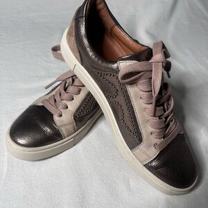 Frye Women's Ivy Logo Patch Low-Top Metallic & Cream Sneakers Extra Laces Size 6